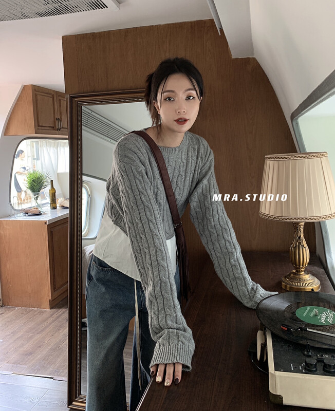 [MRA] College style design stitching contrast color twist knitted sweater SP43