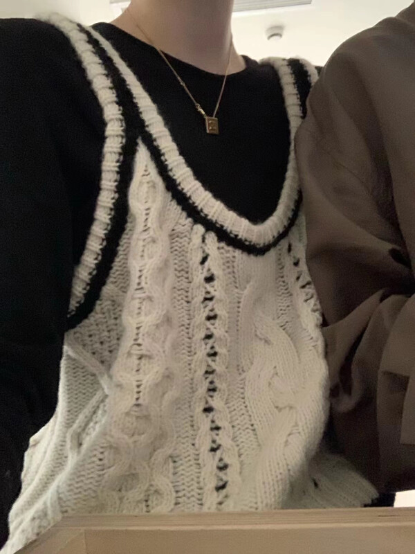 [LOVELY / SHMILY] Han Dai U collar twist vintage show thin vest vest M0777