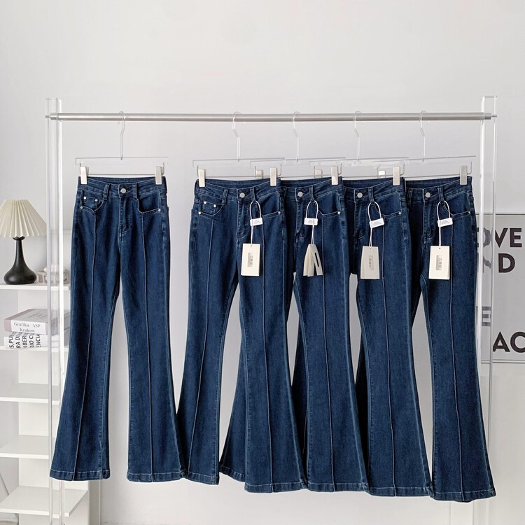 New in winter! [Yi Kaoru] slimming buttocks, horseshoe, high waist, slightly flared jeans 0367# HYY