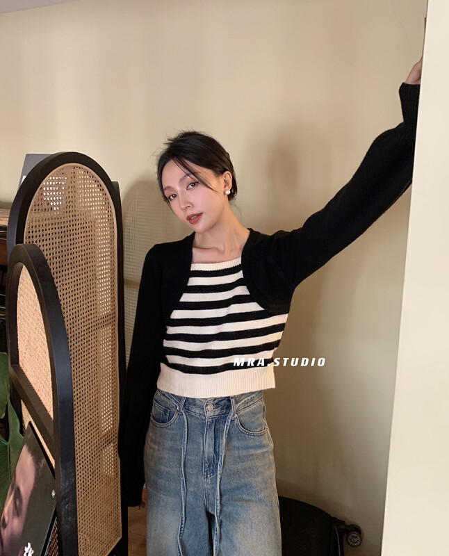 【MRA】Korean style stitching contrast color slimming sweater SP85
