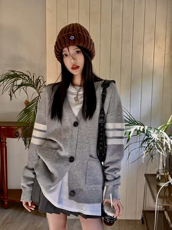 Winter on the new![F · P] Korean couples V-neck Pocket Warm Sweater 39137 # HBX