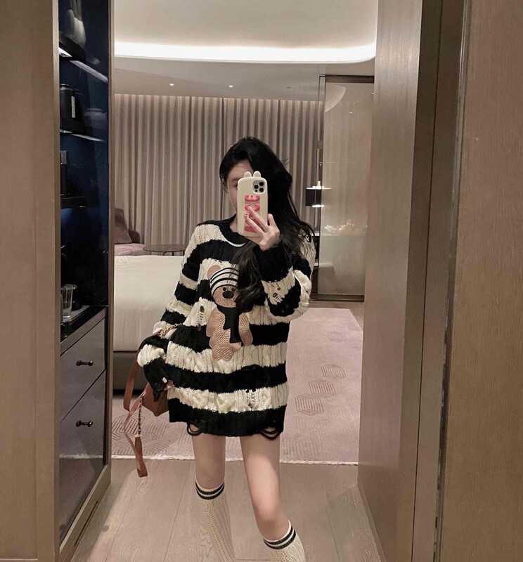 Winter on the new![NANCY] College Wind Stripe Soft Who Round Collar Bear Jersey J7012 # WPL