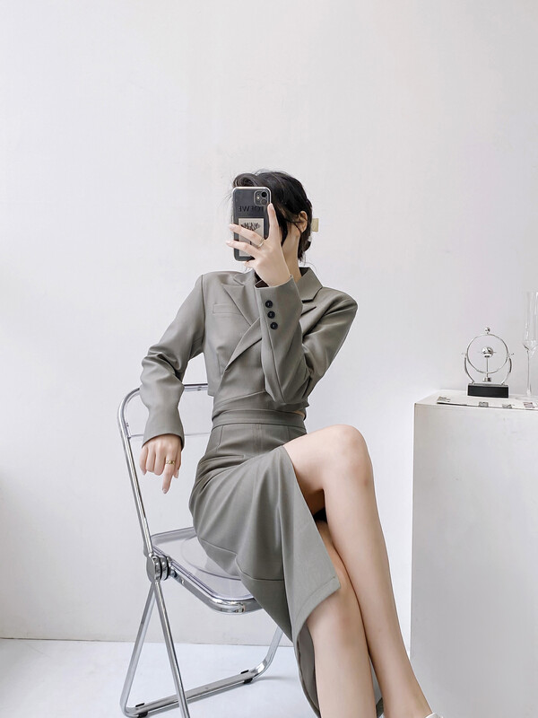 Autumn is new! [Ou Zhengsha] High-quality temperament goddess short jacket + split skirt suit 18996# JJ