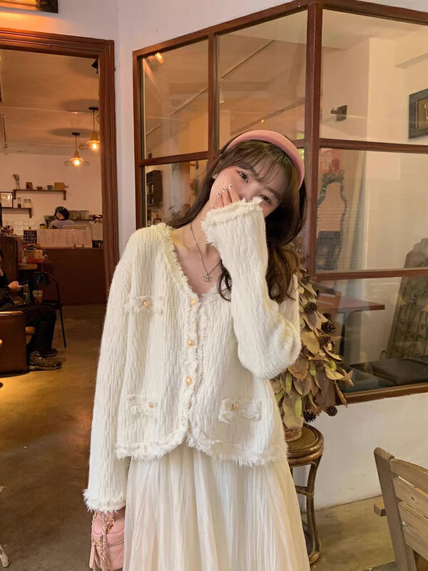 Autumn on the new![AM GARDENIA] V-neck single-breasted hem design knit 9881 # ZXX