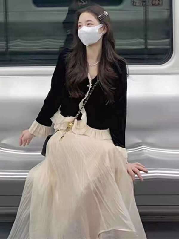 Autumn is new! [Huaxi] French style knitted sweater + patterned gentle skirt suit 9680# PCZ