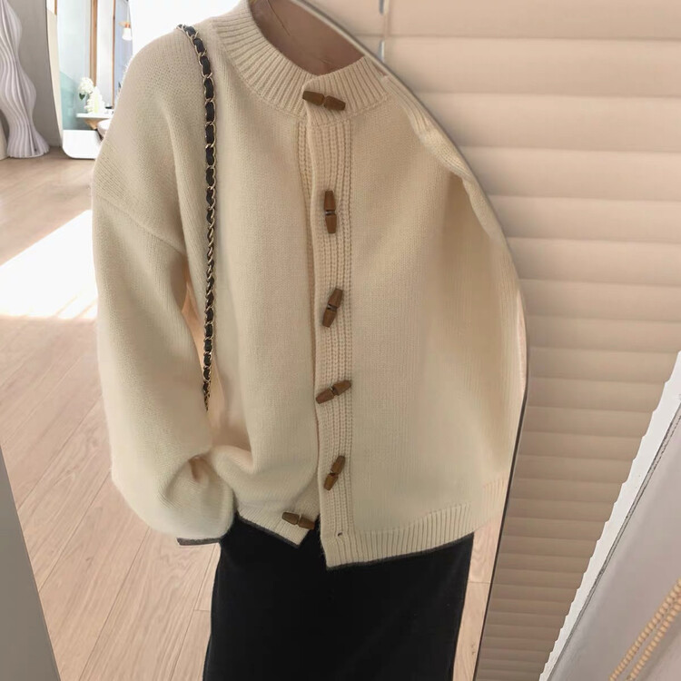 New in autumn!【F·P】Simple solid color all-match horn buckle warm sweater 7201FP# HBX