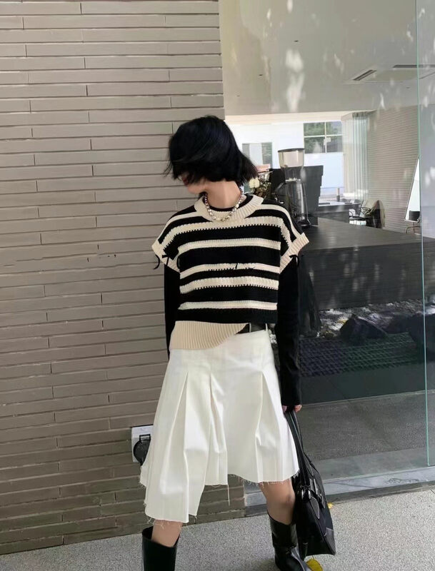 Autumn on the new![Yan Zhen] Casual stripe knitted vest 680 # PCZ