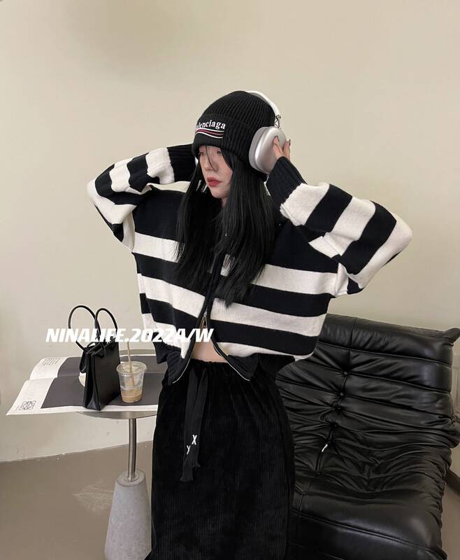 Winter on the new![NINA LIFE] Korean Edition Striped Zip Warm Sweater 88317 # ZXL