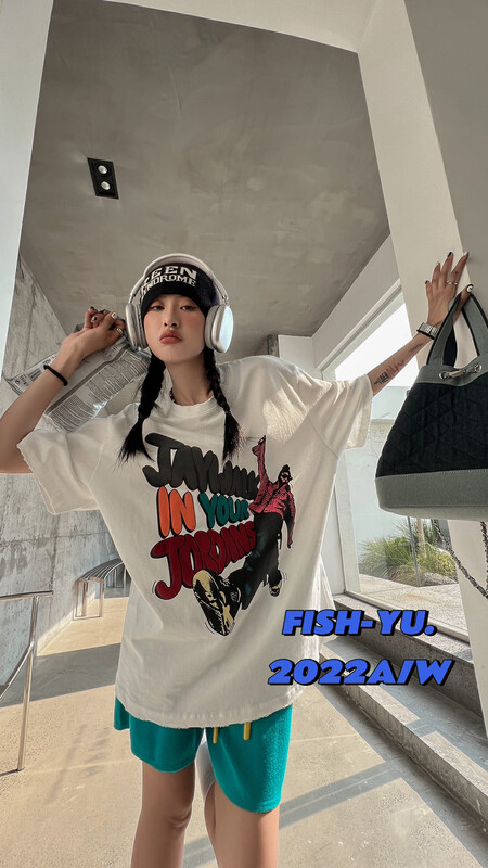 [FISH YU] Letter three-dimensional velvet foam portrait print thickened grinding hair short sleeve T-shirt 22606 # CQW