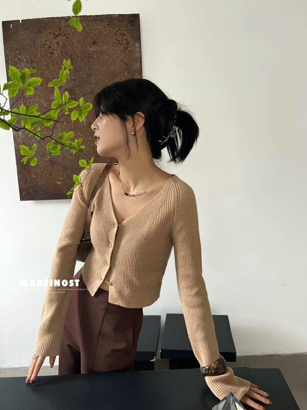 [Ousha MADEINOST] New autumn V-neck long sleeve knitted cardigan s7029