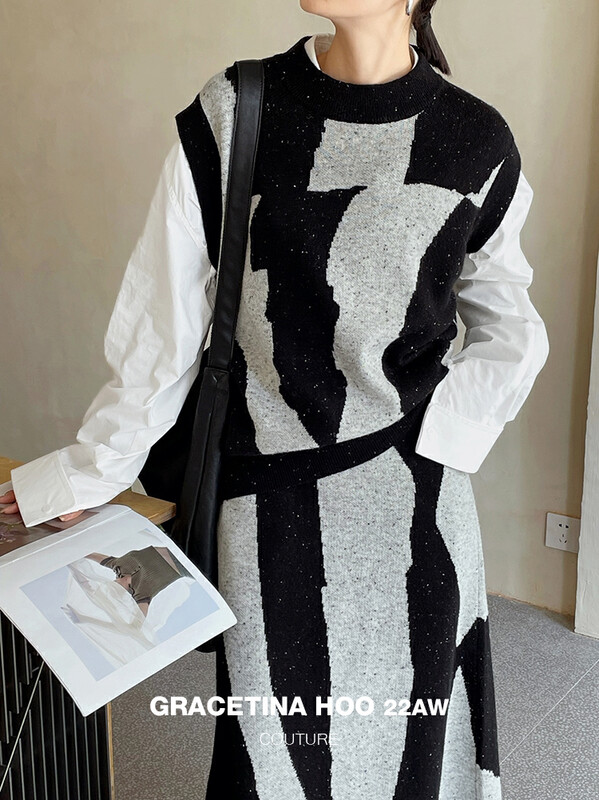 [GRACETINA HOO] Sleeveless waistcoat overlapping pullover knit with natural texture color matching design Z915