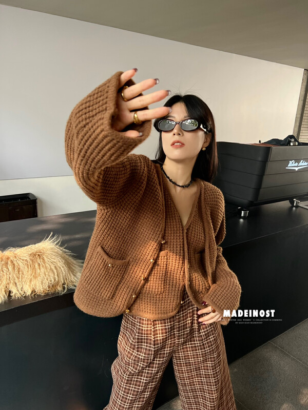 [Osha MADEINOST] Autumn and winter new vertical plaid thick warm sweater sweater S7071