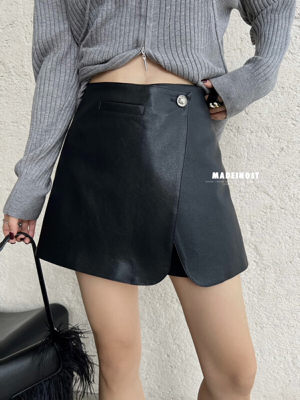 [Osha MADEINOST] Autumn new irregular design fake two PU leather skirt pants 87262