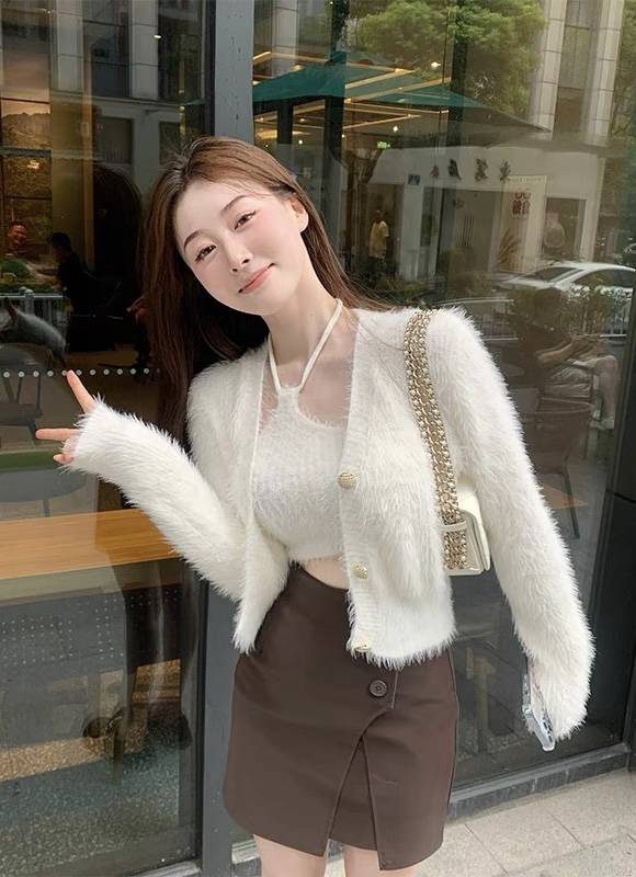 Winter on the new![Amanda] Pure desire Sink hair hanging neck sling + Solid color knit cardigan set 5245 # PCZ