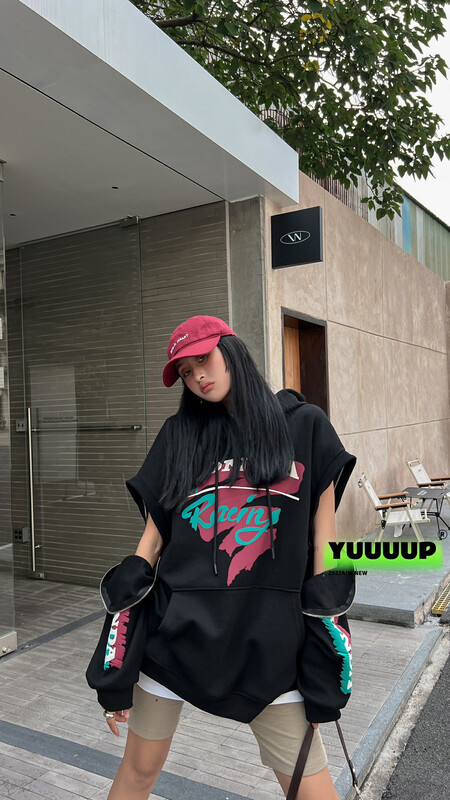 [FISH YU] English letter foam printing detachable sleeve hooded composite fabric sweater 622585