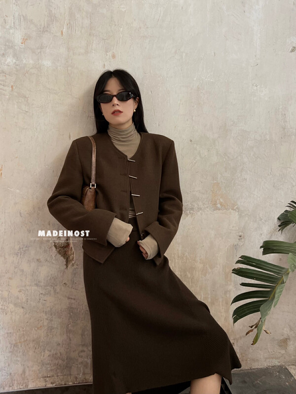 [Osha MADEINOST] Autumn and winter new senior chic button irregular hem wool woolen short coat 87253