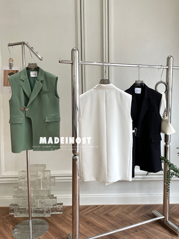 Original price: 108.99! [Osha MADEINOST] Big brand sense custom button simple shoulder cushion suit vest (with metal buckle) YS1-86115