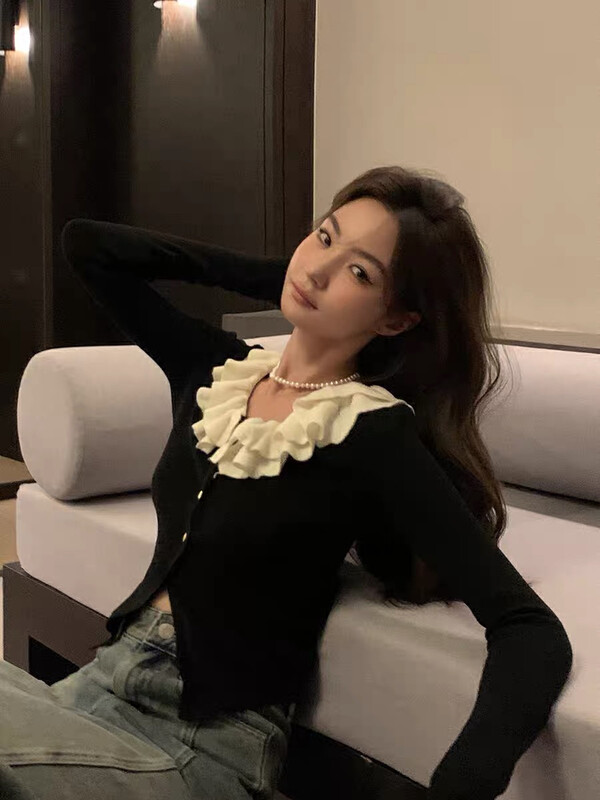 Autumn on the new![Amanda] Sweet flounce v-neck knit 5247 # PCZ