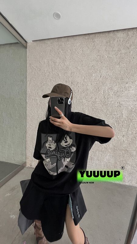 [FISH YU] Cartoon four palace color drawn printed letters flat embroidered autumn and winter with thick short-sleeved T-shirt 622577