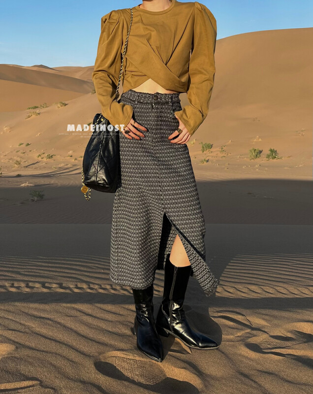 [Osha MADEINOST] Early autumn on the new retro small fragrant wind wool edge denim straight tube slit skirt texture sense 87071