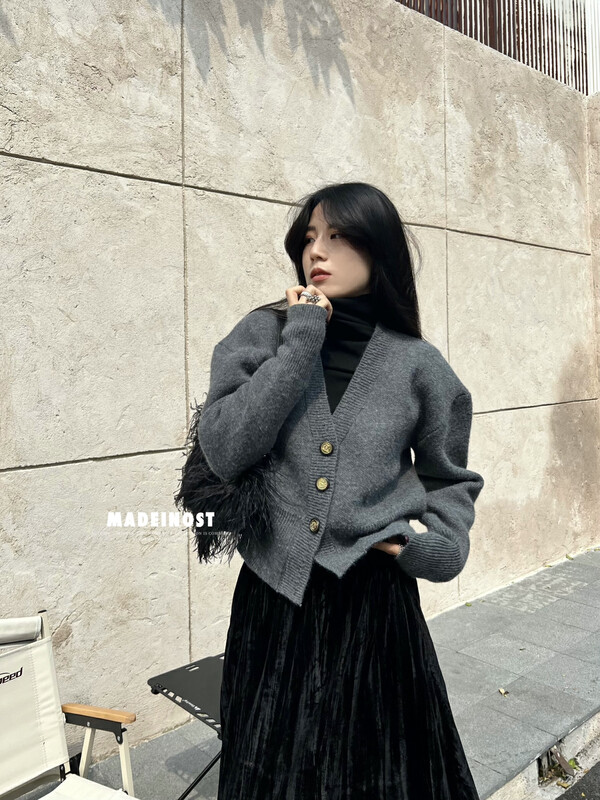 [Osha MADEINOST] Autumn / winter new v-neck loose and thick cardigan sweater S7067