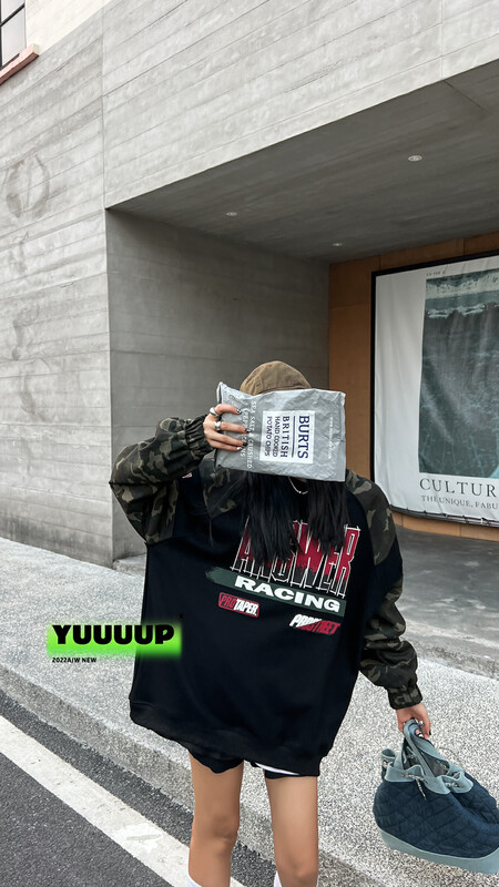 [FISH YU] American vintage letter print stitching camouflage insert rotator cuff composite fabric hoodie 622638 # CQW