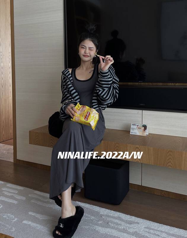 Original price: 178.99! Autumn money on the new![NINA LIFE] Striped Korean coat + matching color-matching edge halter dress suit YS1-8281 # ZXL