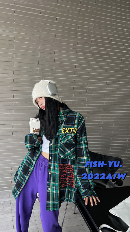 [FISH YU] Letter stereo embroidered plaid shirt short coat 22579