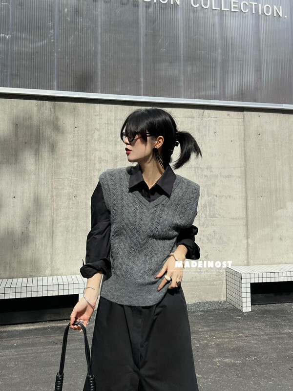 Original price: 48.50! [Osha MADEINOST] Autumn new knit pattern V neck vest vest / sling S7030