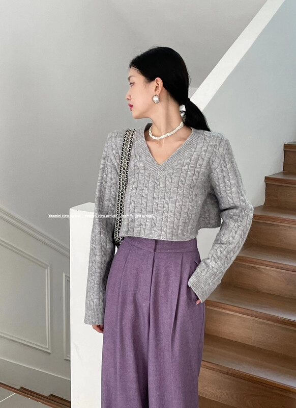Autumn on the new![YOOMINI] V-neck short, comfortable and versatile warm sweater (with shoulder pads) Q13697-S # WPL