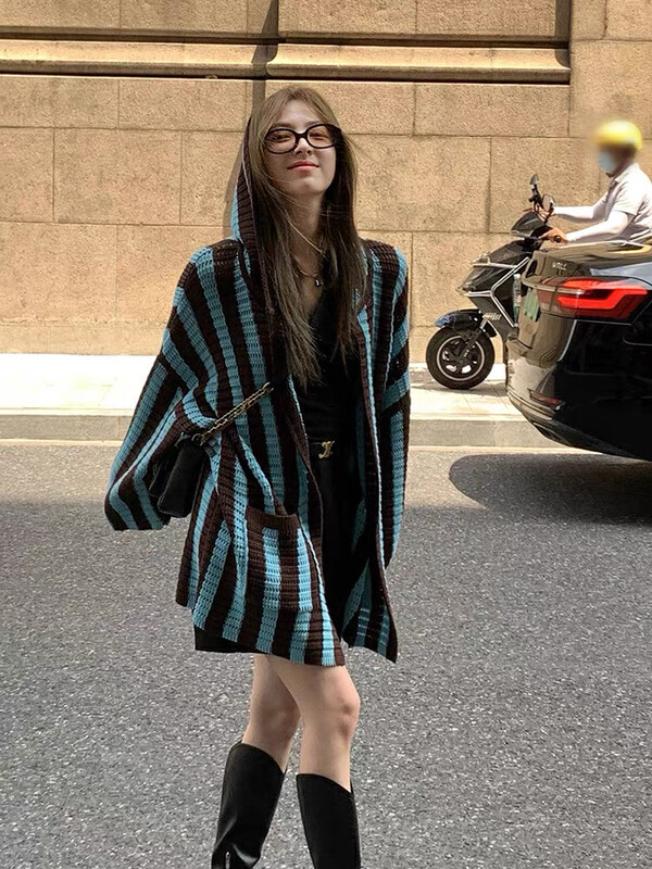 New autumn style! [Ou Zhengsha] V-neck hooded stripe long sleeve warm sweater 19023 # JJ
