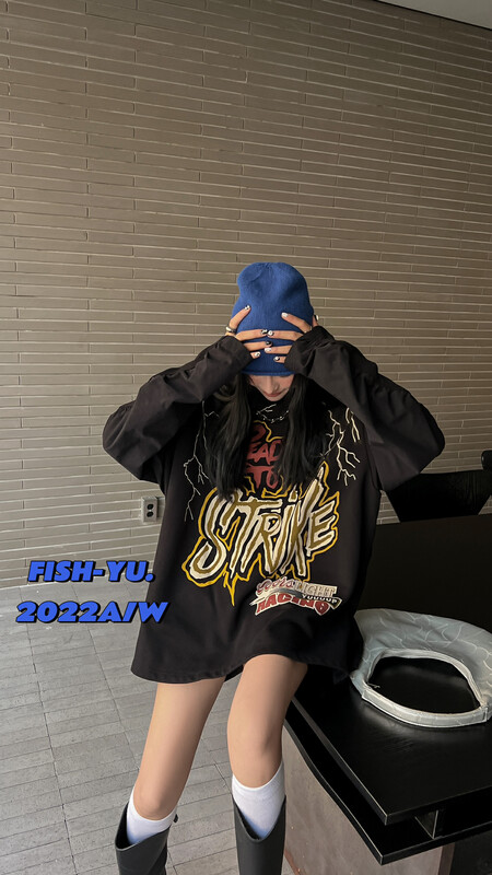[FISH YU] Vintage tide cool letter lightning watermark design sense pleated stitching hoodie 22610
