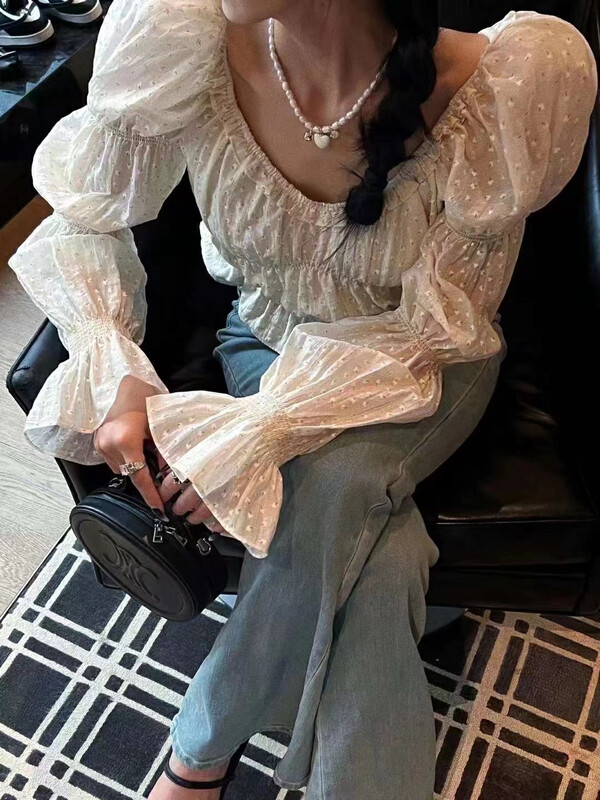 Early autumn on the new![MI] Korean broken flower one-word shoulder age reduction small shirt YS1-1132 # PCZ