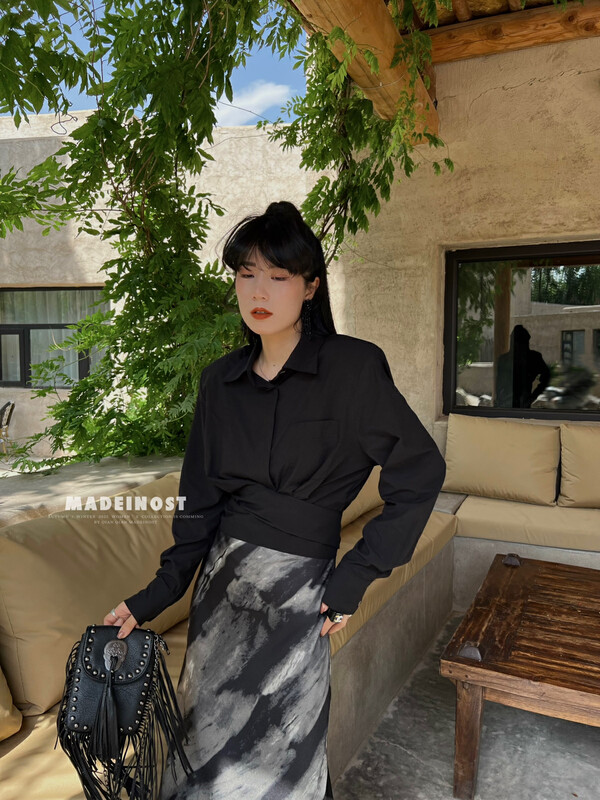 [Osha MADEINOST] Early autumn on the new shoulder pads high waist strap design sense shirt 87087