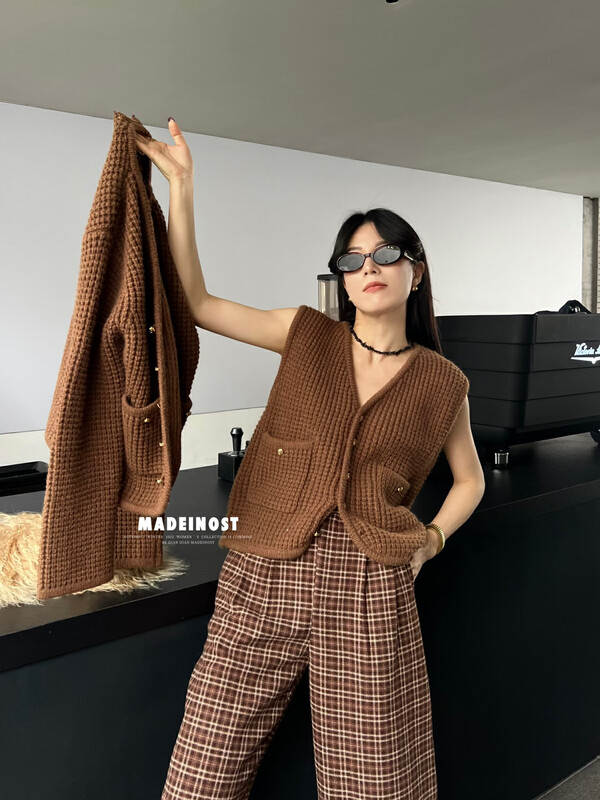 [Ousha MADEINOST] Autumn and winter new high-end three-dimensional plaid vest thickened warm sweater S7072