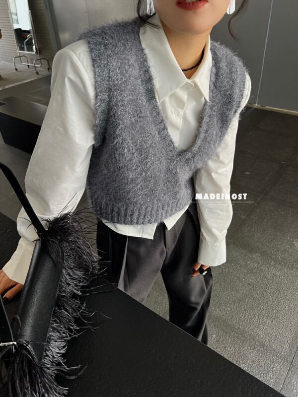 [Ousha MADEINOST] Autumn new overlapping v-neck wool knitted vest (18% wool) S7076