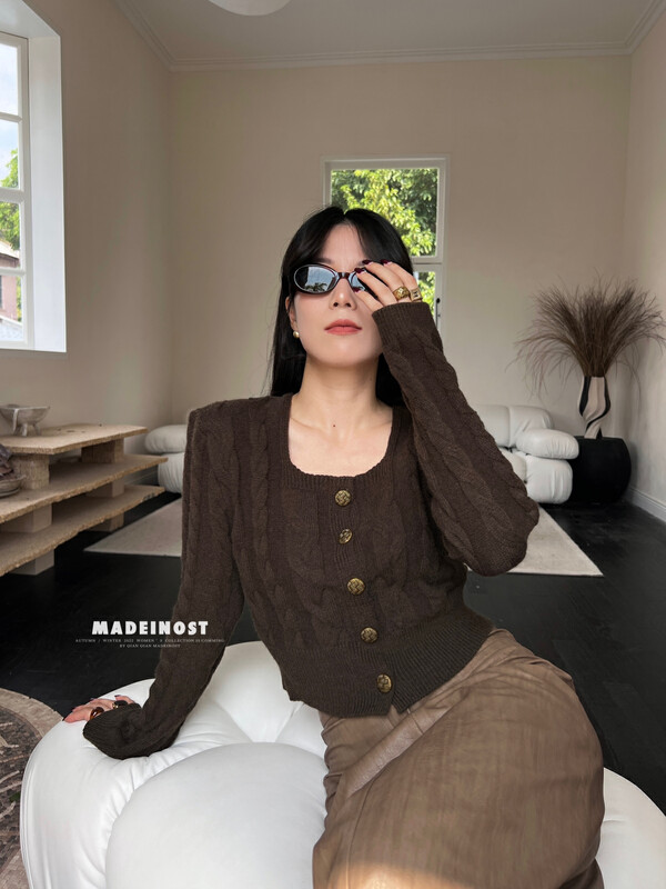 [Osha MADEINOST] Fall / Winter new vintage square collar twist metal buckle Cardigan S7059 # FHX