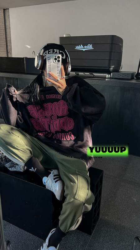 [FISH YU] English letter flocking foam print tie-dye sweater 622601 # CQW