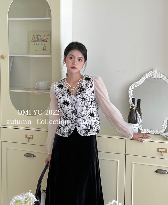 Original price: 42.86! [O MI] Korean temperament V collar velvet shirt (splicing sleeve design) 88212 # FHX
