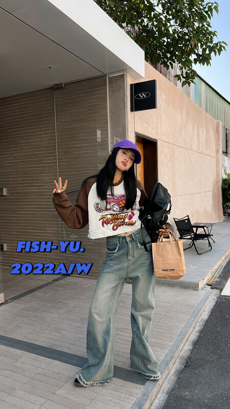 [FISH YU] Hot girl style retro car print with rotator sleeve contrast color short hoodie 22596
