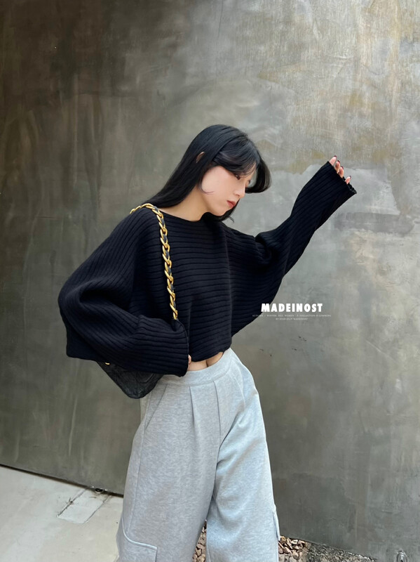 [Osha MADEINOST] Autumn new pit bar bat sleeve sweater high waist Short S7066