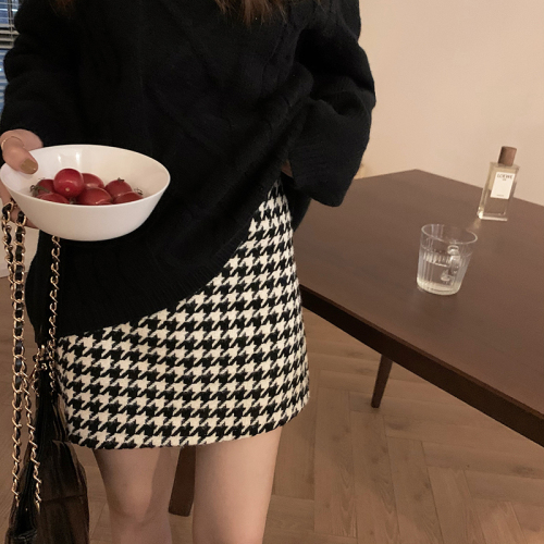 Lined Autumn and winter houndstooth new high-waisted plaid A-line short skirt is thin and versatile bag hip woolen skirt