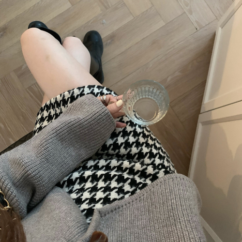 Lined Autumn and winter houndstooth new high-waisted plaid A-line short skirt is thin and versatile bag hip woolen skirt