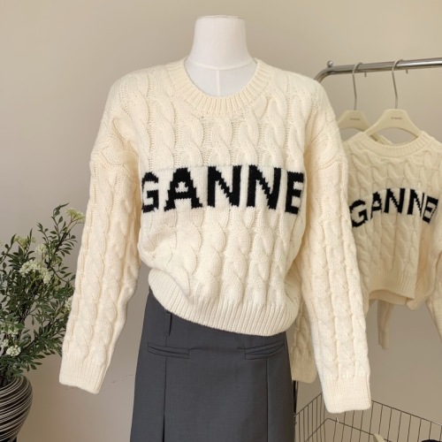 Korean version of the new twist letter long-sleeved pullover sweater 2022 autumn casual soft waxy age-reducing short sweater