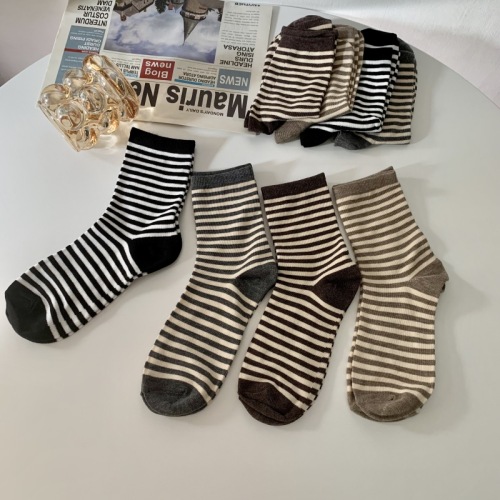 Real shot real price striped socks women's autumn and winter in the tube socks outside the tide net red style coffee Japanese stockings pile socks