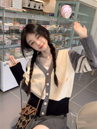 Japanese Lazy Retro Striped Long Sleeve Sweater Women's Autumn and Winter Design Short V-neck Knitted Jacket Top