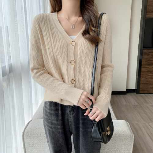 Real shot autumn and winter Korean version of the lazy wind twist sweater cardigan temperament V-neck Western style short long-sleeved knitted sweater women