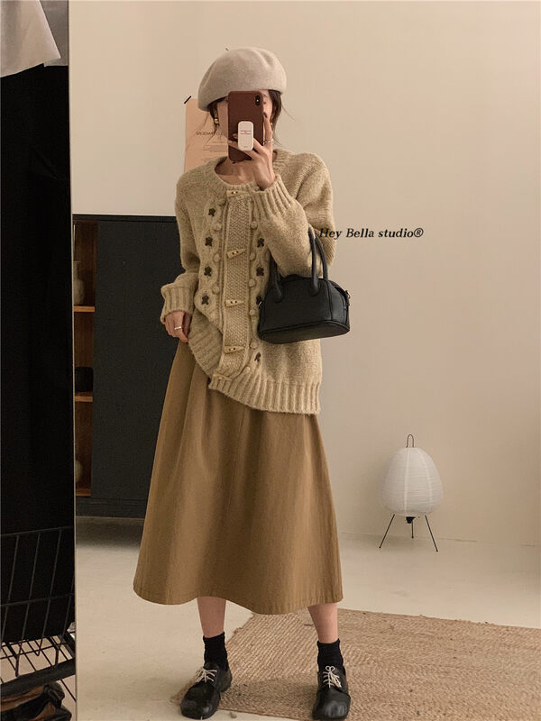 New in winter! [HEY BELLA] round neck horn buckle comfortable and versatile color-blocking warm sweater WB9185# L