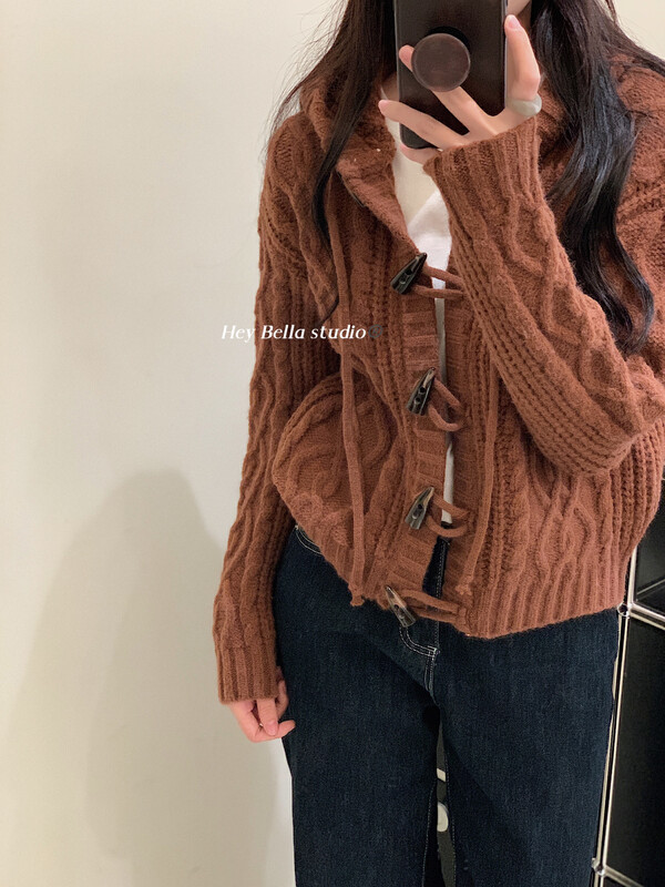 New in autumn! [HEY BELLA] Korean version of horn buckle twist warm sweater 9376# L