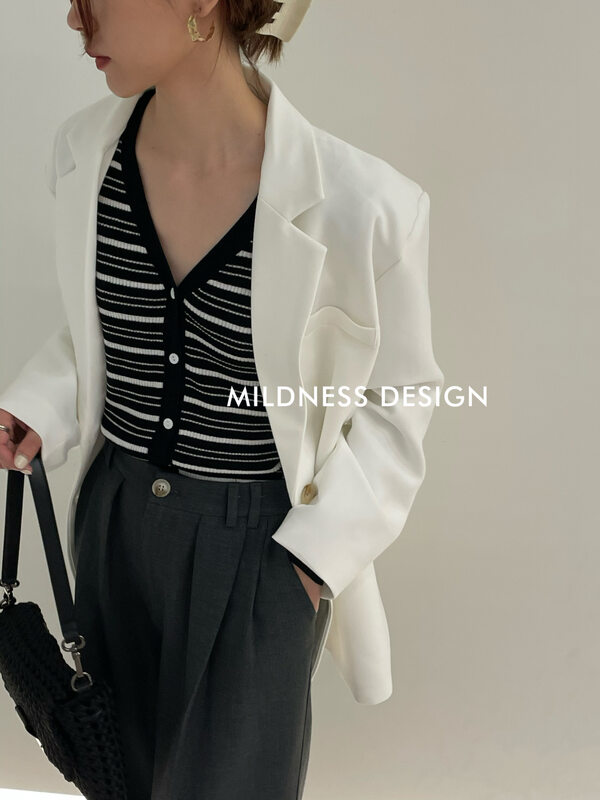 New in early autumn! [MILDNESS] V-neck striped all-match knitted sweater (content 6% wool) 81005# FHX